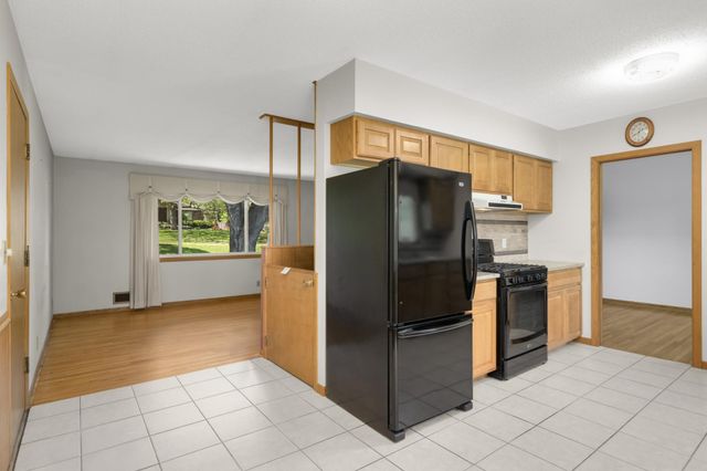 70 Kingsview Lane N, Plymouth, MN 55447