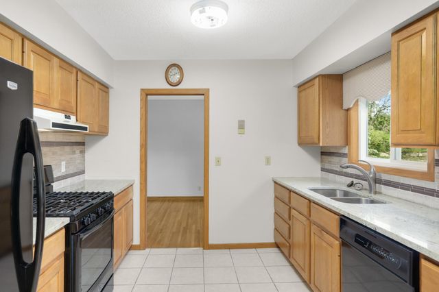 70 Kingsview Lane N, Plymouth, MN 55447