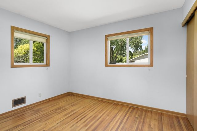 70 Kingsview Lane N, Plymouth, MN 55447