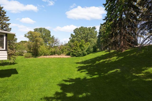 70 Kingsview Lane N, Plymouth, MN 55447