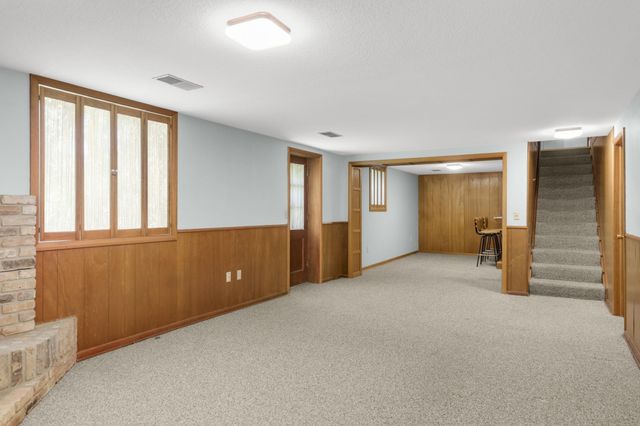 70 Kingsview Lane N, Plymouth, MN 55447