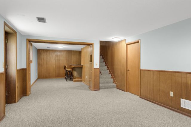 70 Kingsview Lane N, Plymouth, MN 55447