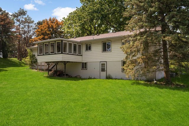 70 Kingsview Lane N, Plymouth, MN 55447