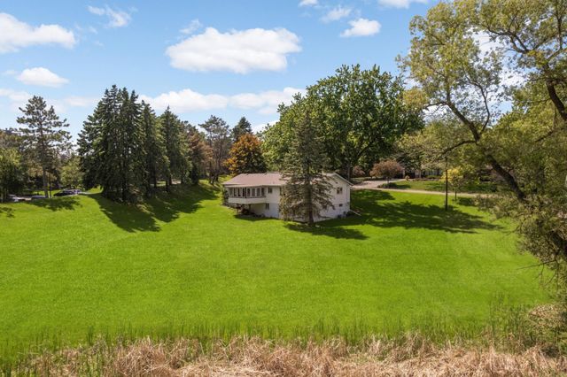 70 Kingsview Lane N, Plymouth, MN 55447