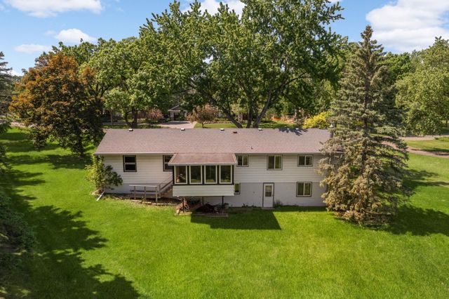 70 Kingsview Lane N, Plymouth, MN 55447