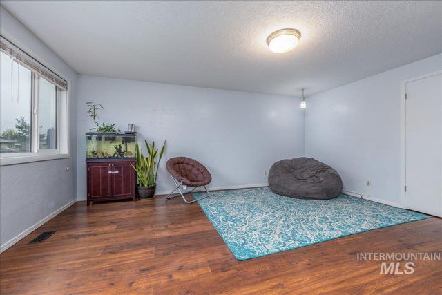 406 Parkhurst Dr., Caldwell, ID 83605