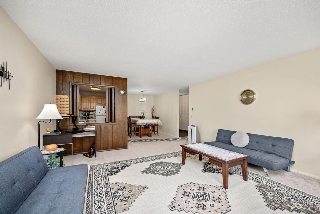 10211 Cedar Lake Road 204, Minnetonka, MN 55305 — photo 2