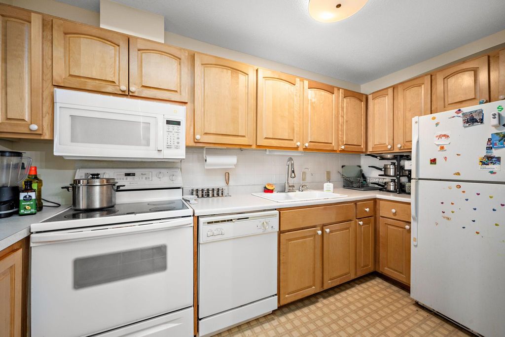 10211 Cedar Lake Road 204, Minnetonka, MN 55305 — photo 4
