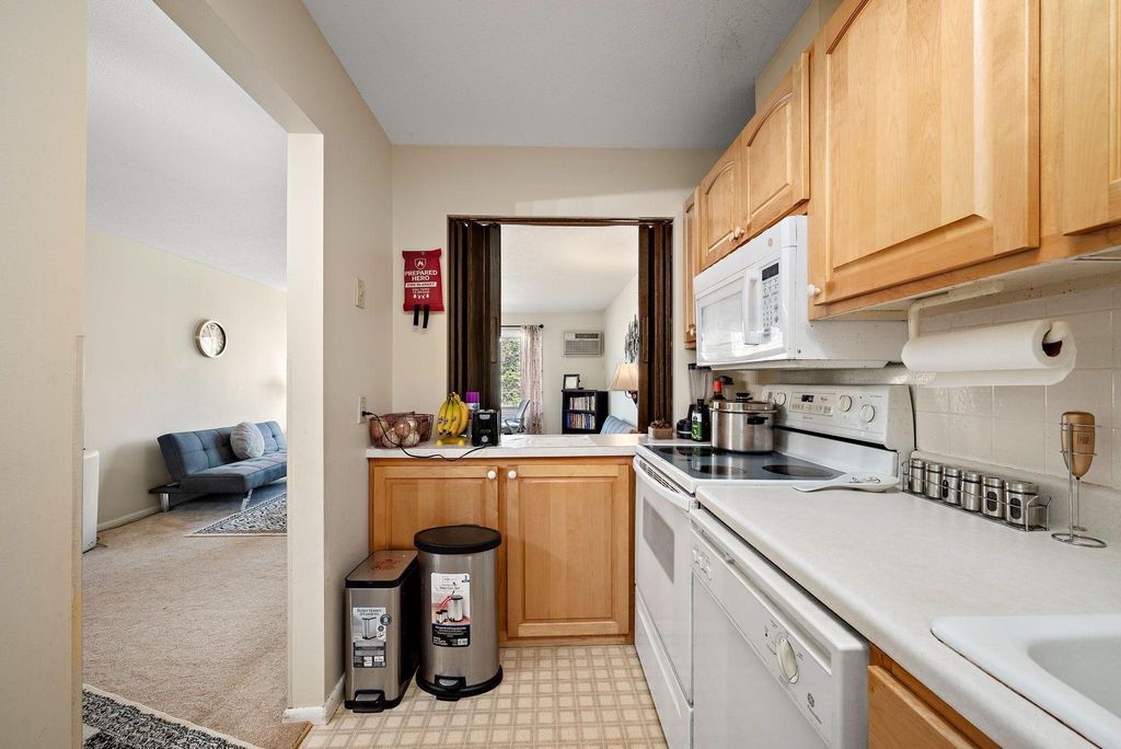 10211 Cedar Lake Road 204, Minnetonka, MN 55305 — photo 5