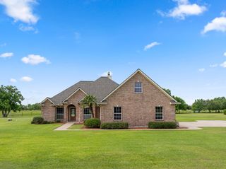 101 County Road 397, Bay City, TX 77414