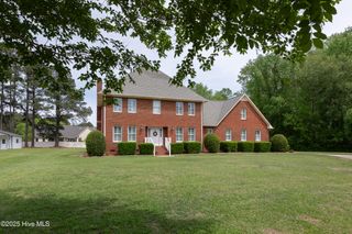 210 Castle Way, Winterville, NC 28590