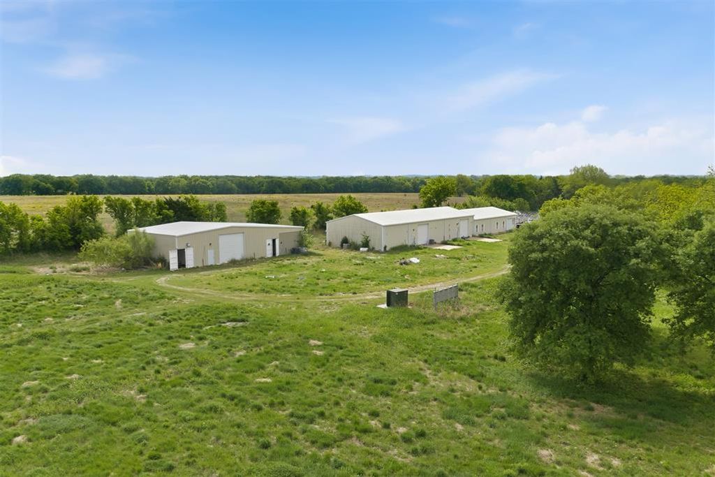 Image 1 of property listing at 9721 Red Gate Ranch Road, Wynnewood, OK 73098