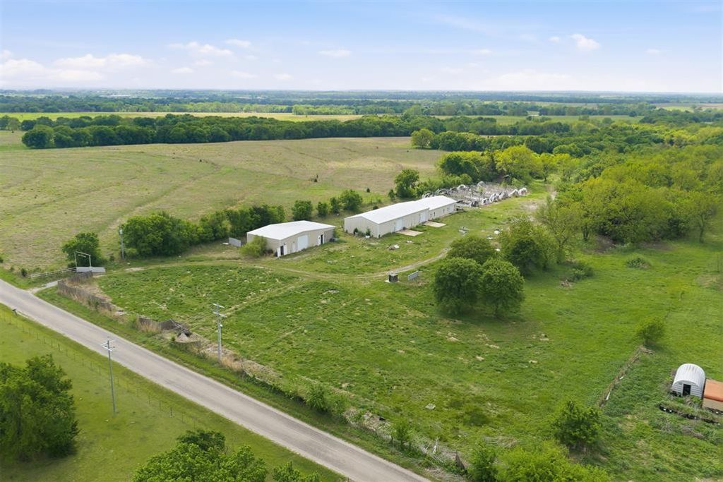 Image 2 of property listing at 9721 Red Gate Ranch Road, Wynnewood, OK 73098