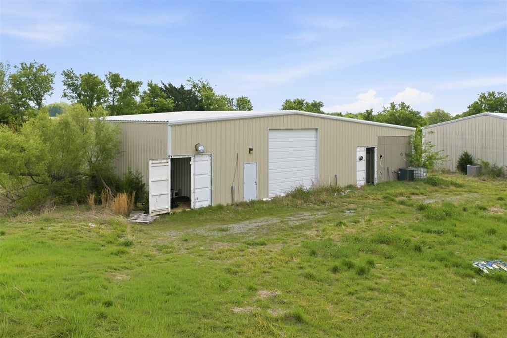 Image 15 of property listing at 9721 Red Gate Ranch Road, Wynnewood, OK 73098