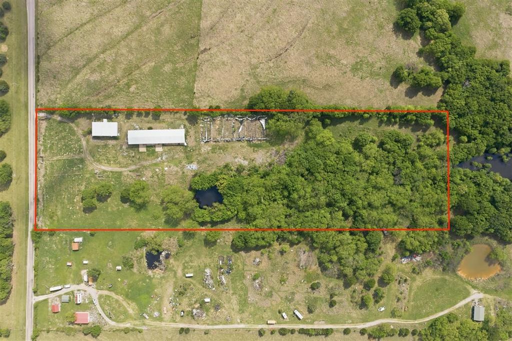 Image 6 of property listing at 9721 Red Gate Ranch Road, Wynnewood, OK 73098