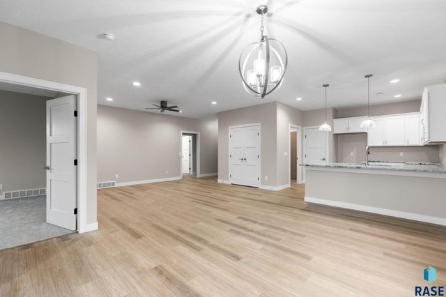 1004 S 6th Ave Avenue, Rock Rapids, IA 51246