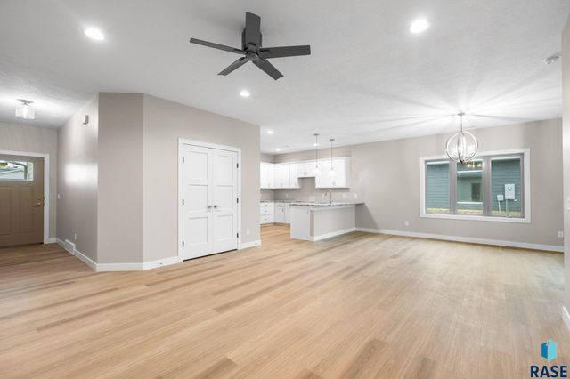 1004 S 6th Ave Avenue, Rock Rapids, IA 51246