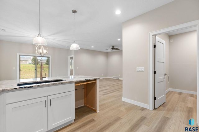 1004 S 6th Ave Avenue, Rock Rapids, IA 51246