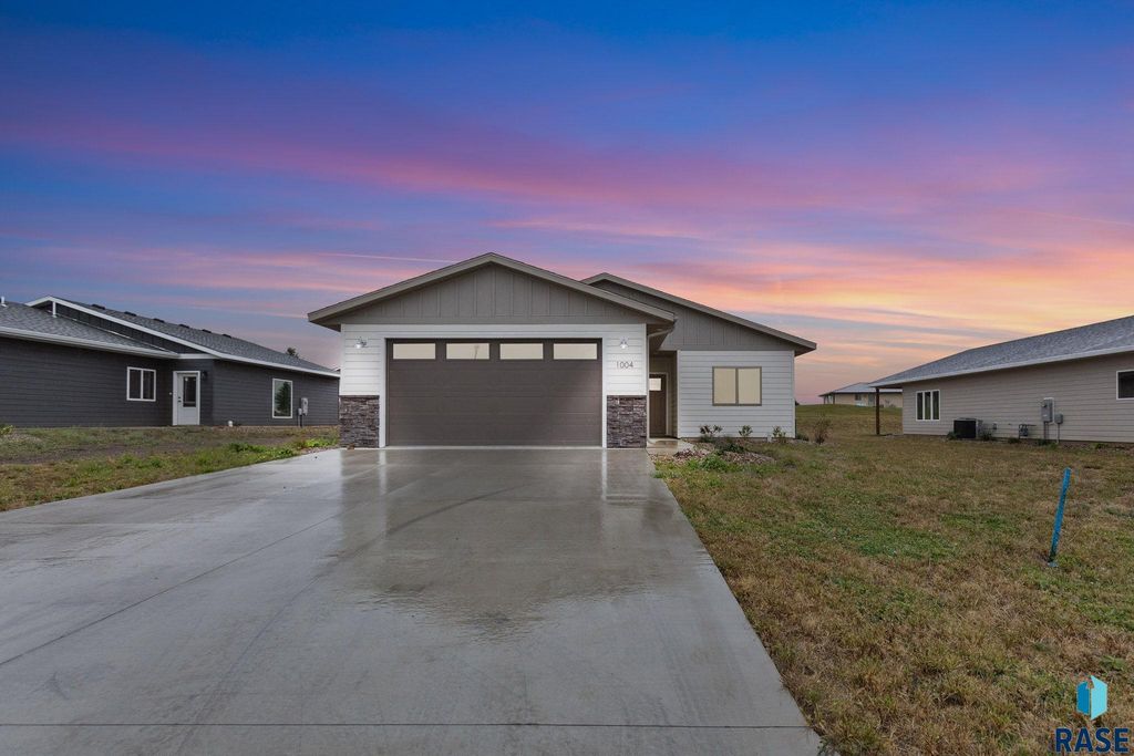 1004 S 6th Ave Avenue, Rock Rapids, IA 51246