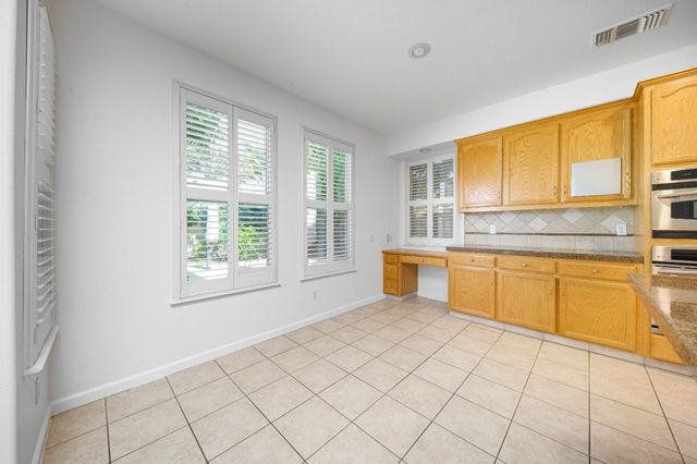 1705 Avignon Ln, Modesto, CA 95356