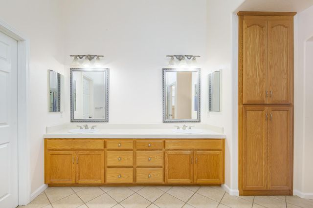 1705 Avignon Ln, Modesto, CA 95356