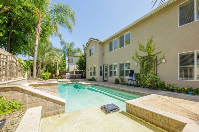 1705 Avignon Ln, Modesto, CA 95356