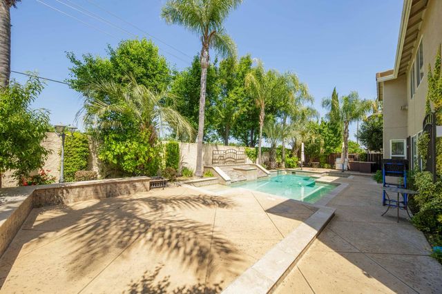 1705 Avignon Ln, Modesto, CA 95356