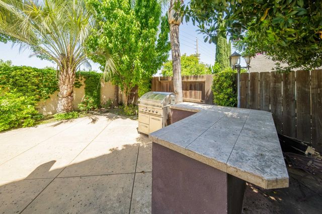 1705 Avignon Ln, Modesto, CA 95356