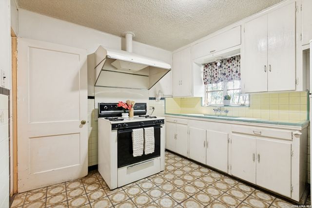 411 SCHOOL ST, San Antonio, TX 78210