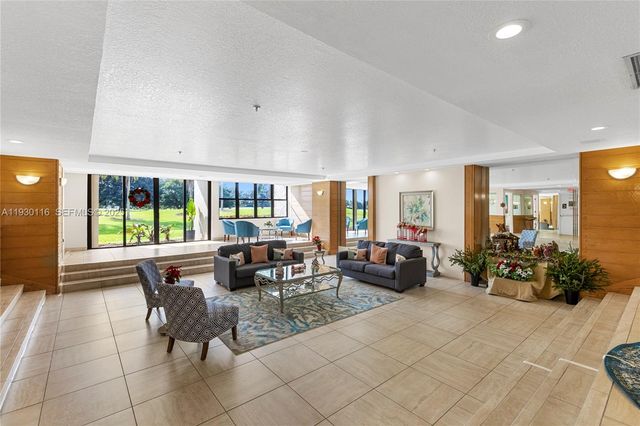 16300 Golf Club Rd 316, Weston, FL 33326