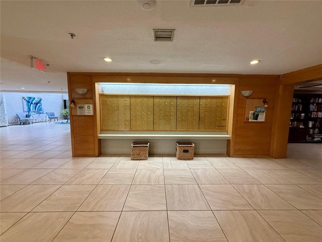 16300 Golf Club Rd 316, Weston, FL 33326