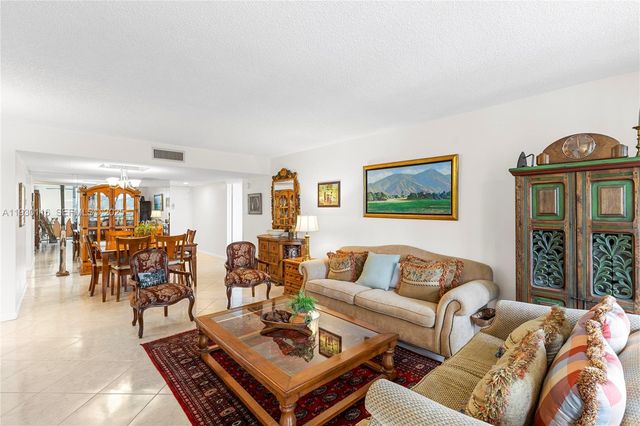 16300 Golf Club Rd 316, Weston, FL 33326