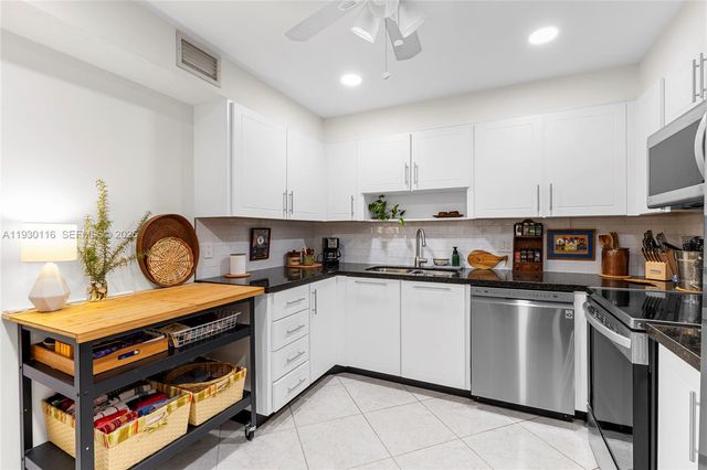 16300 Golf Club Rd 316, Weston, FL 33326