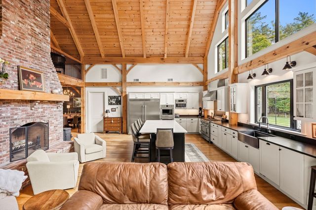 136 Washington St, Boxford, MA 01921