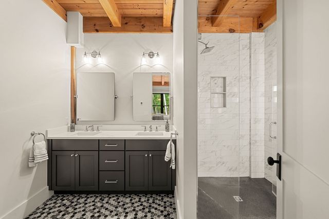 136 Washington St, Boxford, MA 01921