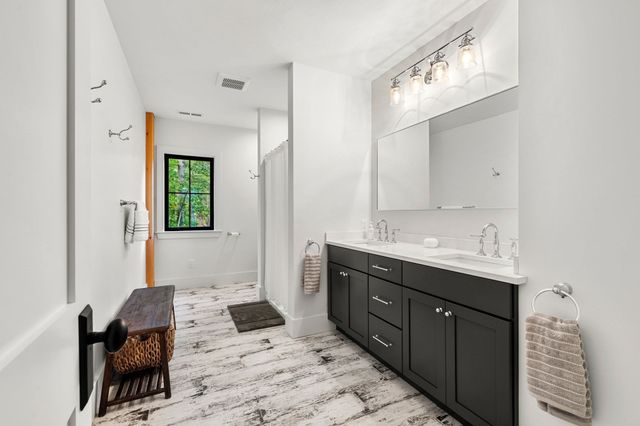 136 Washington St, Boxford, MA 01921