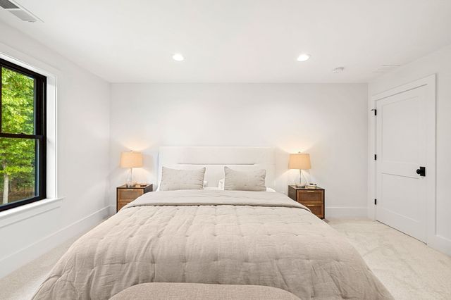 136 Washington St, Boxford, MA 01921