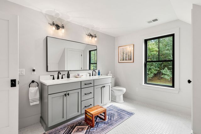 136 Washington St, Boxford, MA 01921