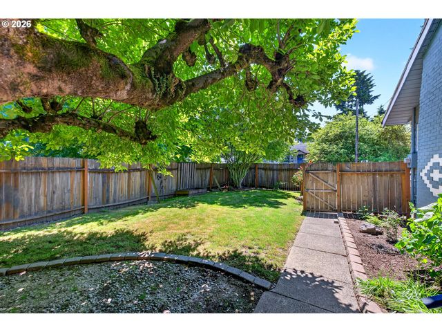 1515 N KILPATRICK St, Portland, OR 97217