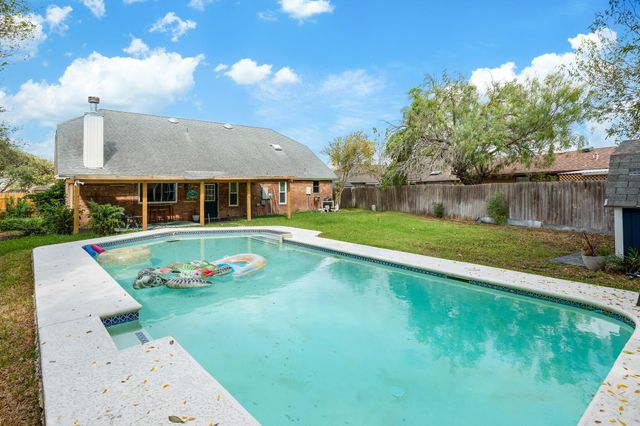 2714 Vancouver DR, Corpus Christi, TX 78414