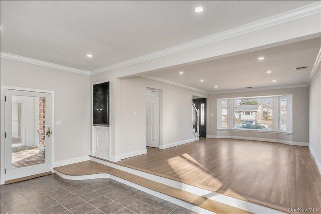 20 Shirley Court, Commack, NY 11725