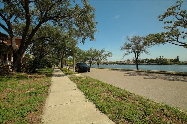424 CHANNEL DRIVE, Tampa, FL 33606