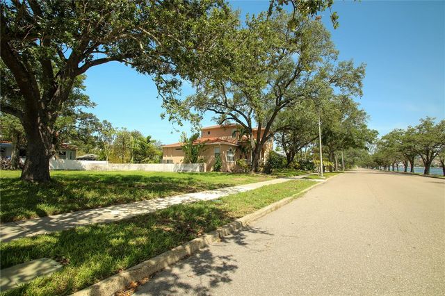 424 CHANNEL DRIVE, Tampa, FL 33606