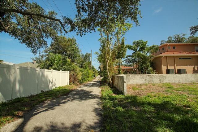424 CHANNEL DRIVE, Tampa, FL 33606