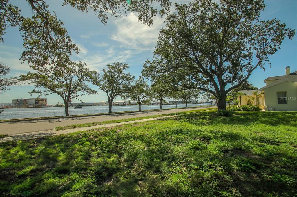 424 CHANNEL DRIVE, Tampa, FL 33606