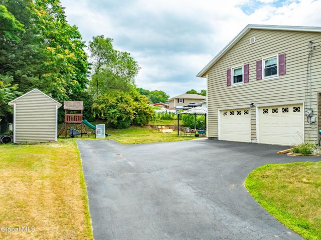 10 Tower Heights, Colonie, NY 12211