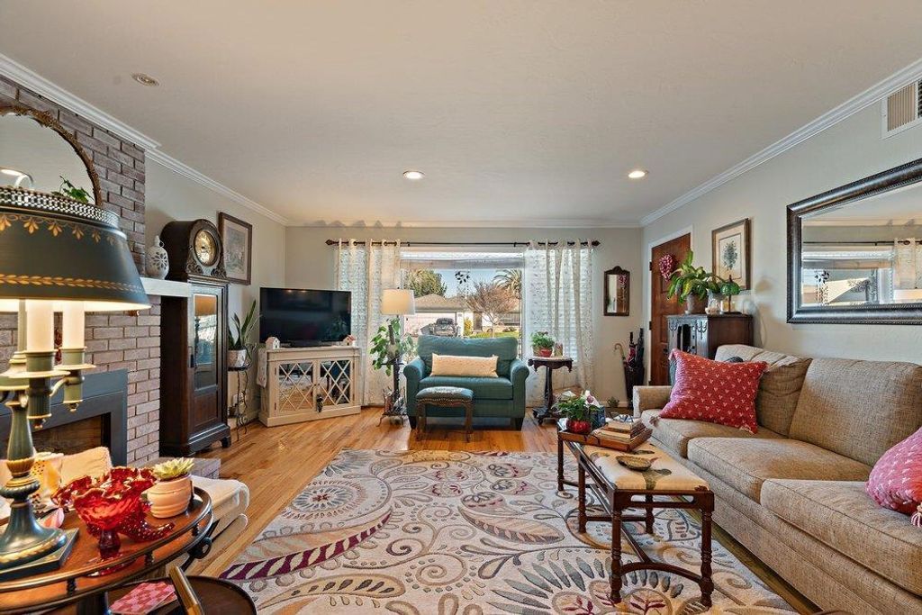 Image 11 of property listing at 1234 Suiter Street, Hollister, CA 95023