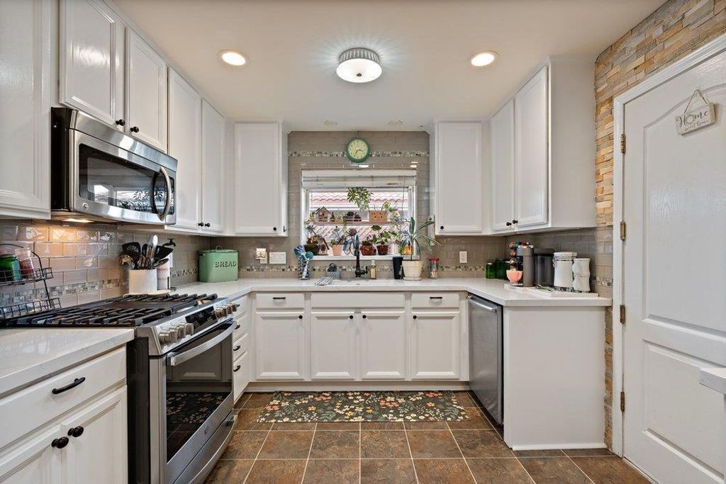 Image 14 of property listing at 1234 Suiter Street, Hollister, CA 95023