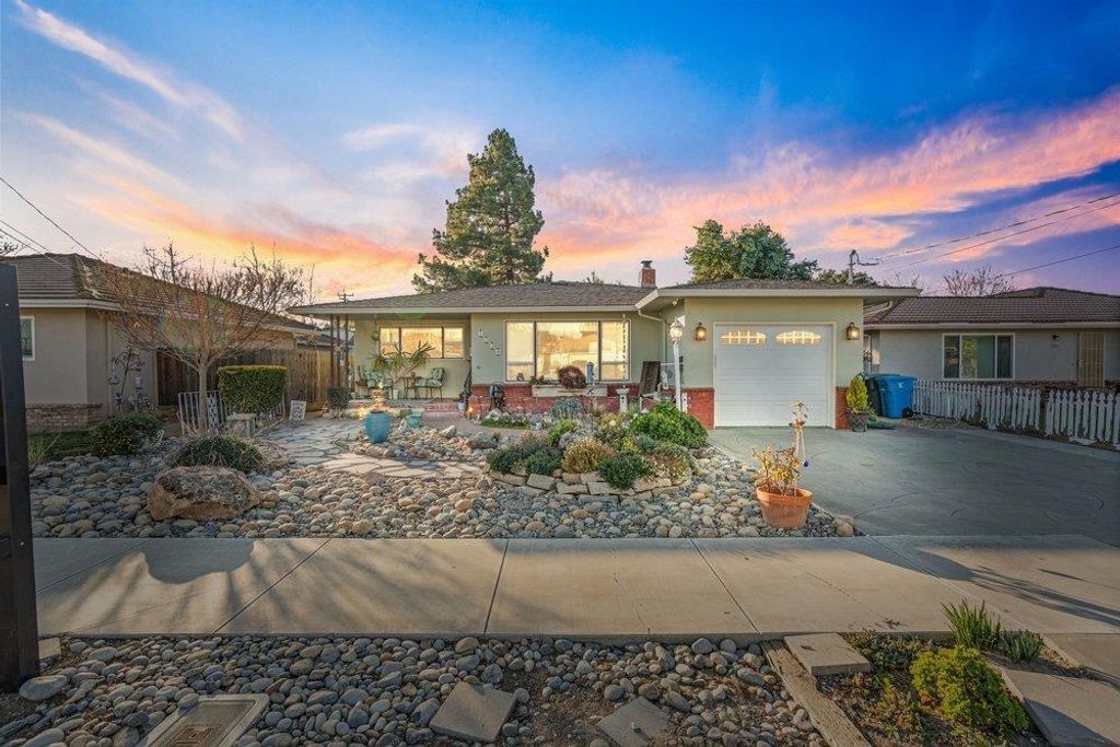 Image 3 of property listing at 1234 Suiter Street, Hollister, CA 95023