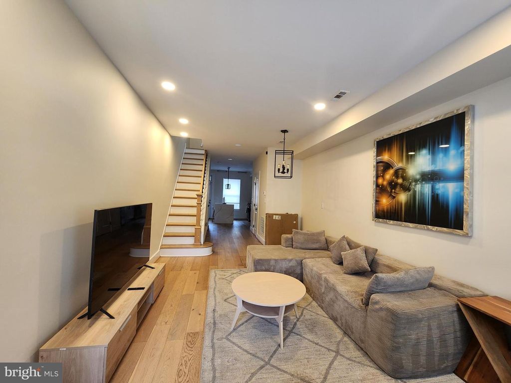 Image 2 of property listing at 1347 HERKIMER ST, Baltimore, MD 21223